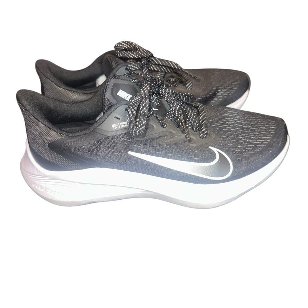 Nike Women’s Air Zoom Winflo 7 Black and White Running Shoes. Size 7.5 - Picture 2 of 8